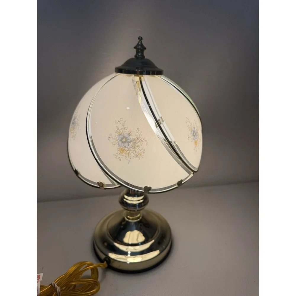 Vintage Hollywood Regency Table Lamp Segmented Curved Glass Shade 3- Way Touch